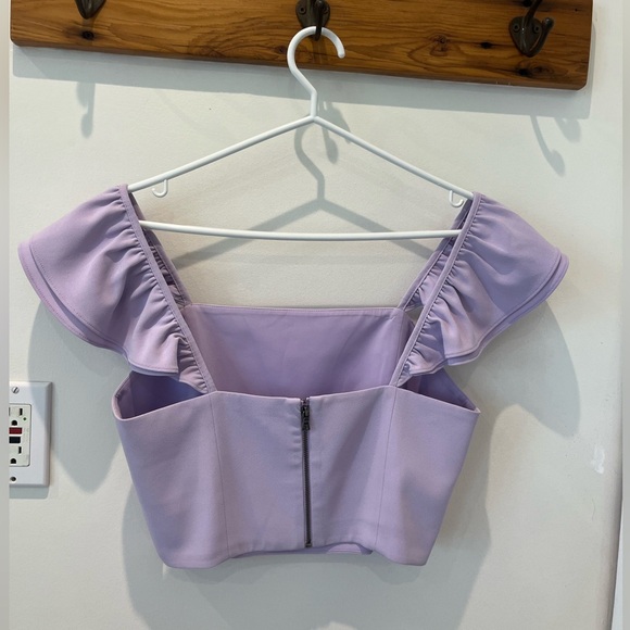 Alice + Olivia Celestia Flutter Sleeve Cropped Top In Lavender Size 8 - Picture 4 of 11